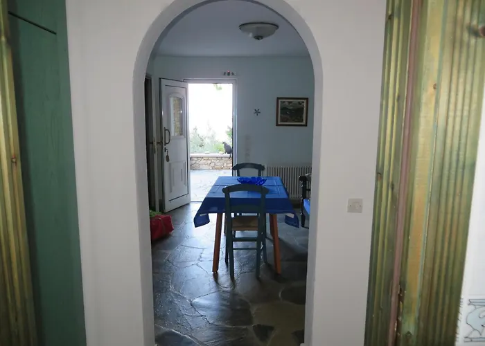 Villa Flora Views Exciting Imagination, 2 Apartments
